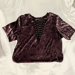 Magenta velvet crisscross t shirt